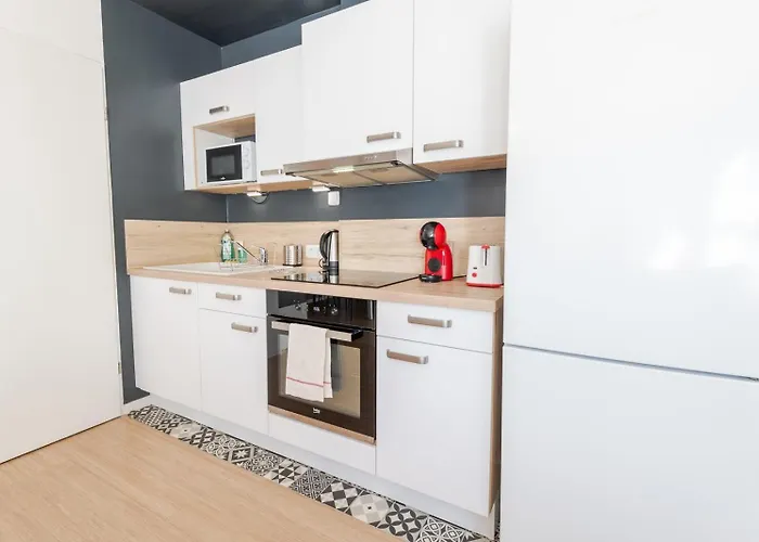 Les Provinciales * Тур