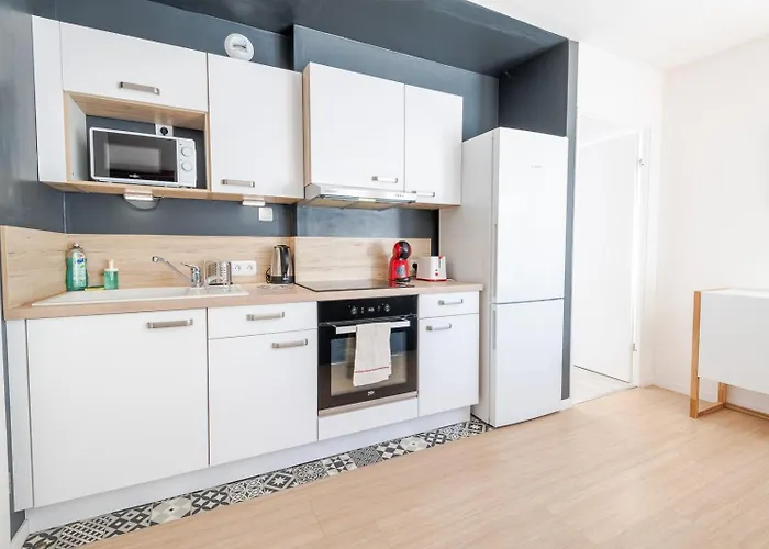 Les Provinciales Апартаменты *